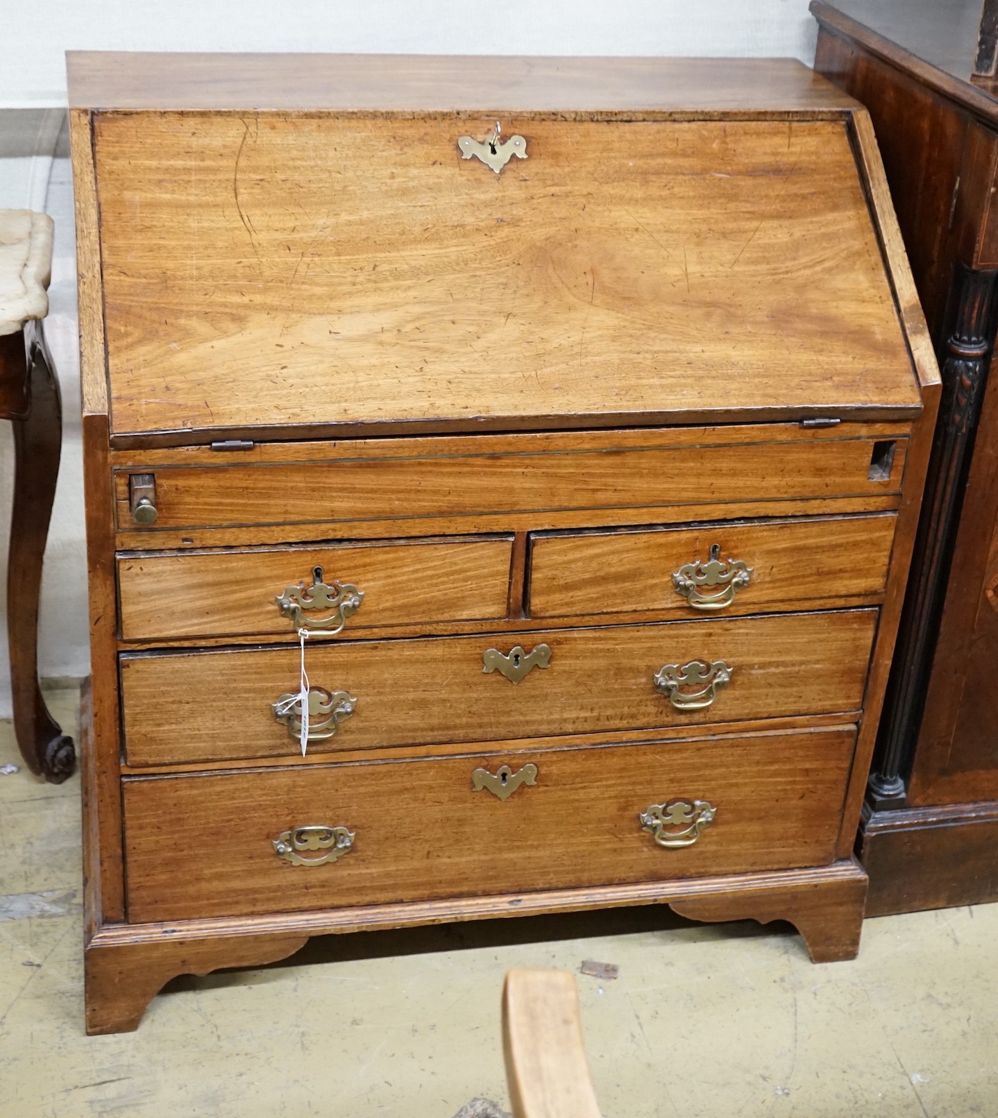 A George III mahogany bureau with well, width 86cm, depth 50cm, height 96cm